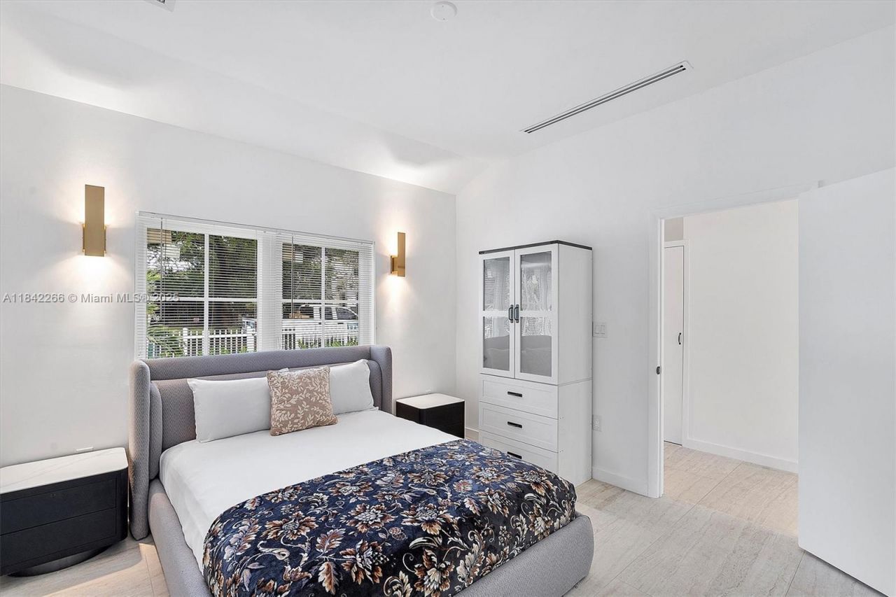 58 NE 45th St, Miami, FL 33137 Photo