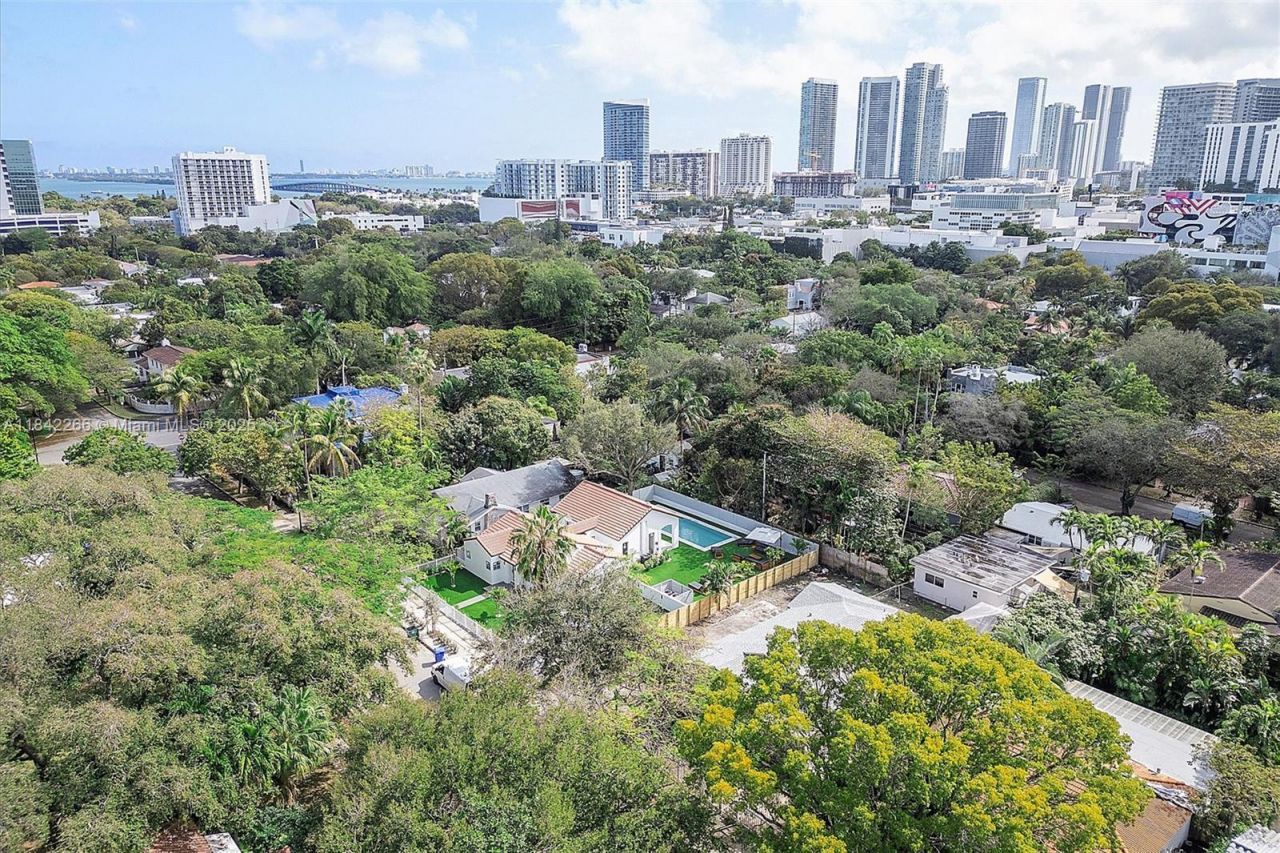 58 NE 45th St, Miami, FL 33137 Photo