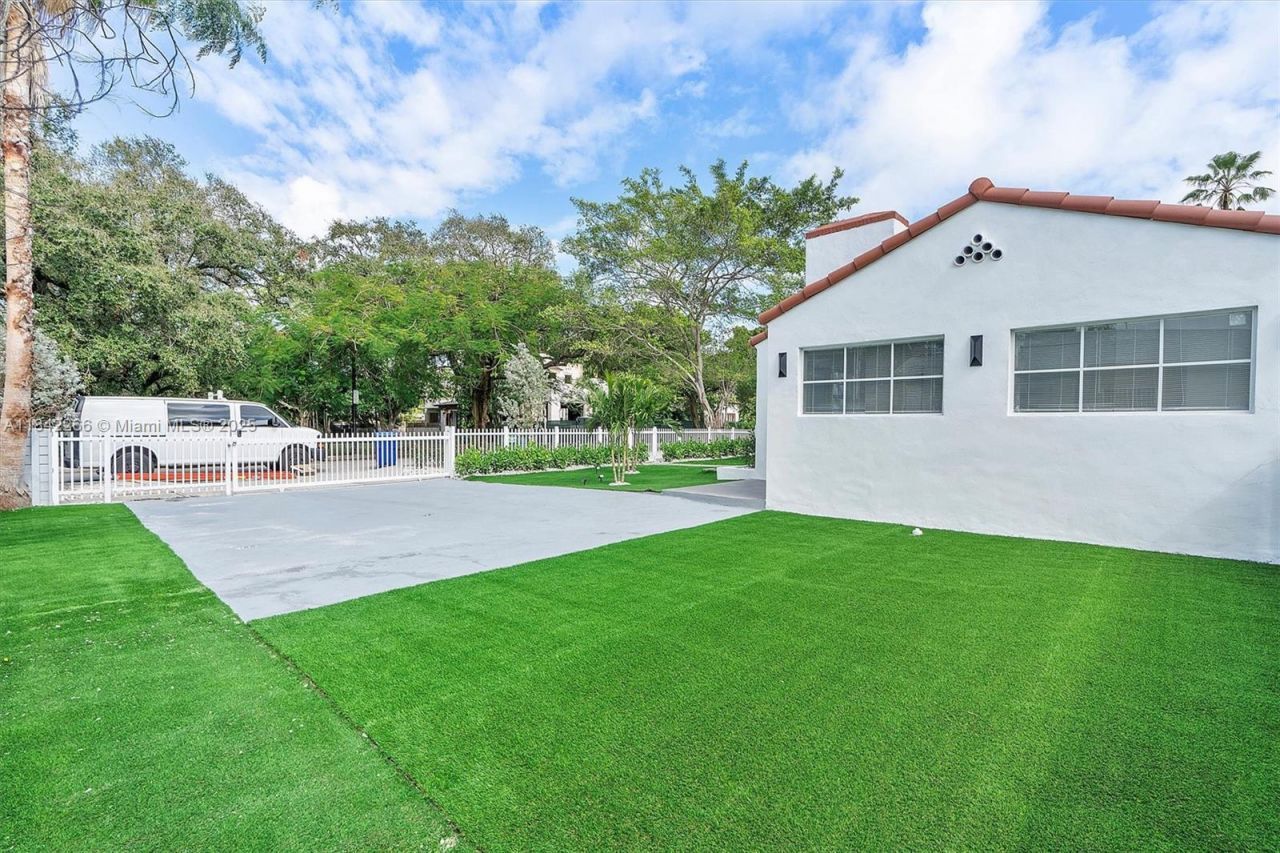 58 NE 45th St, Miami, FL 33137 Photo