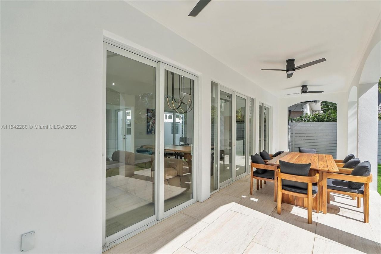 58 NE 45th St, Miami, FL 33137 Photo