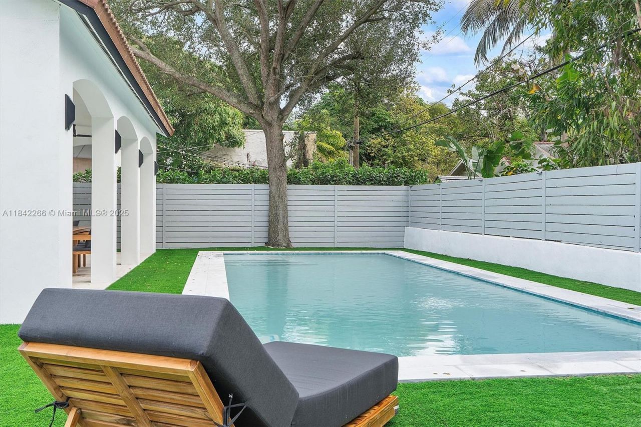 58 NE 45th St, Miami, FL 33137 Photo