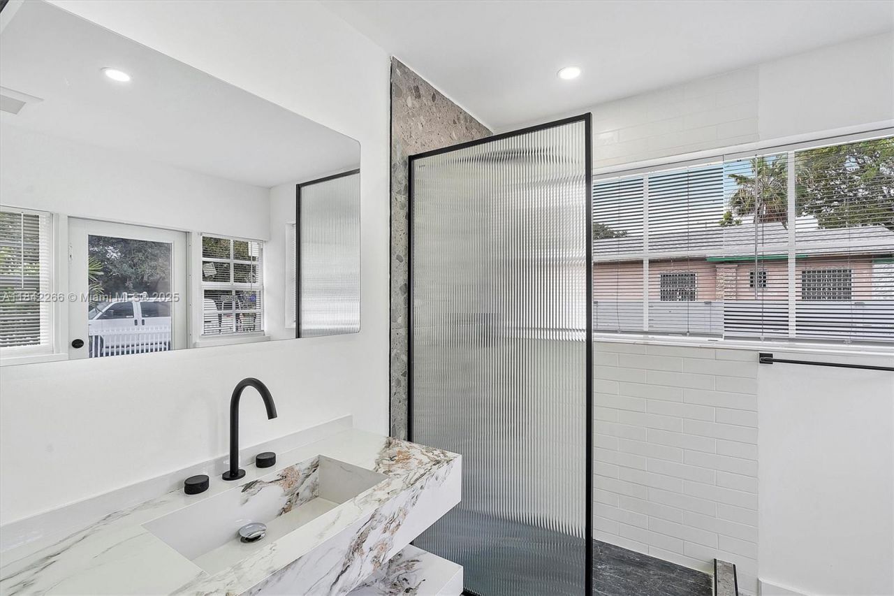 58 NE 45th St, Miami, FL 33137 Photo