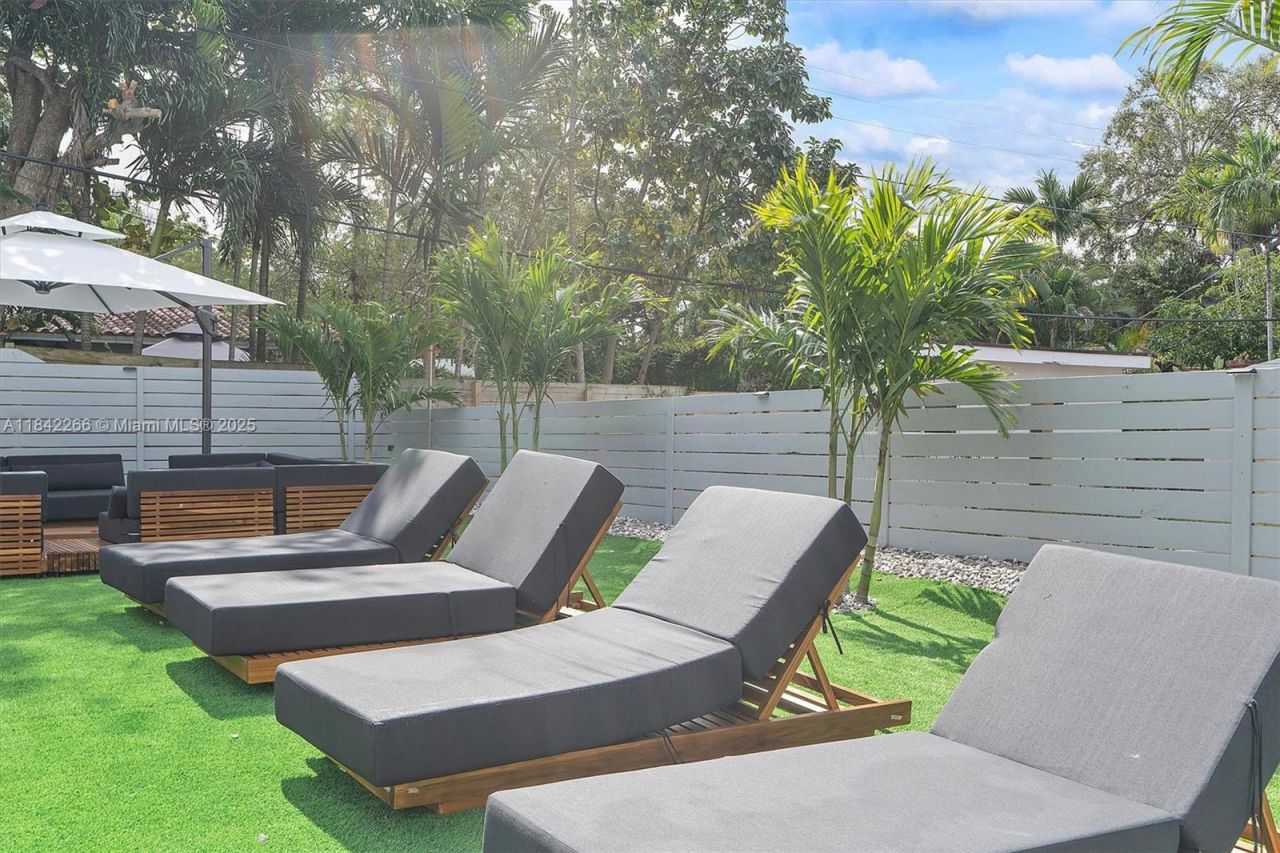 58 NE 45th St, Miami, FL 33137 Photo