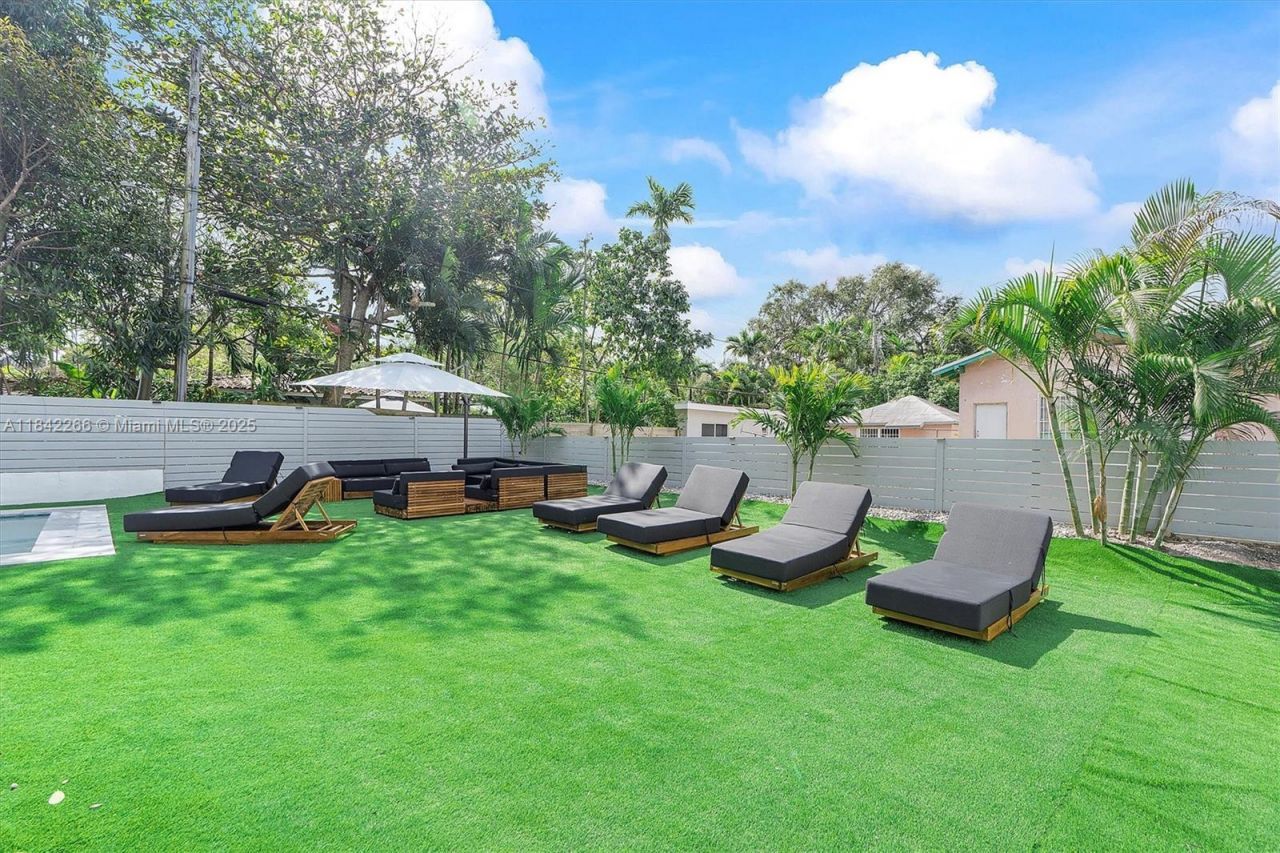 58 NE 45th St, Miami, FL 33137 Photo