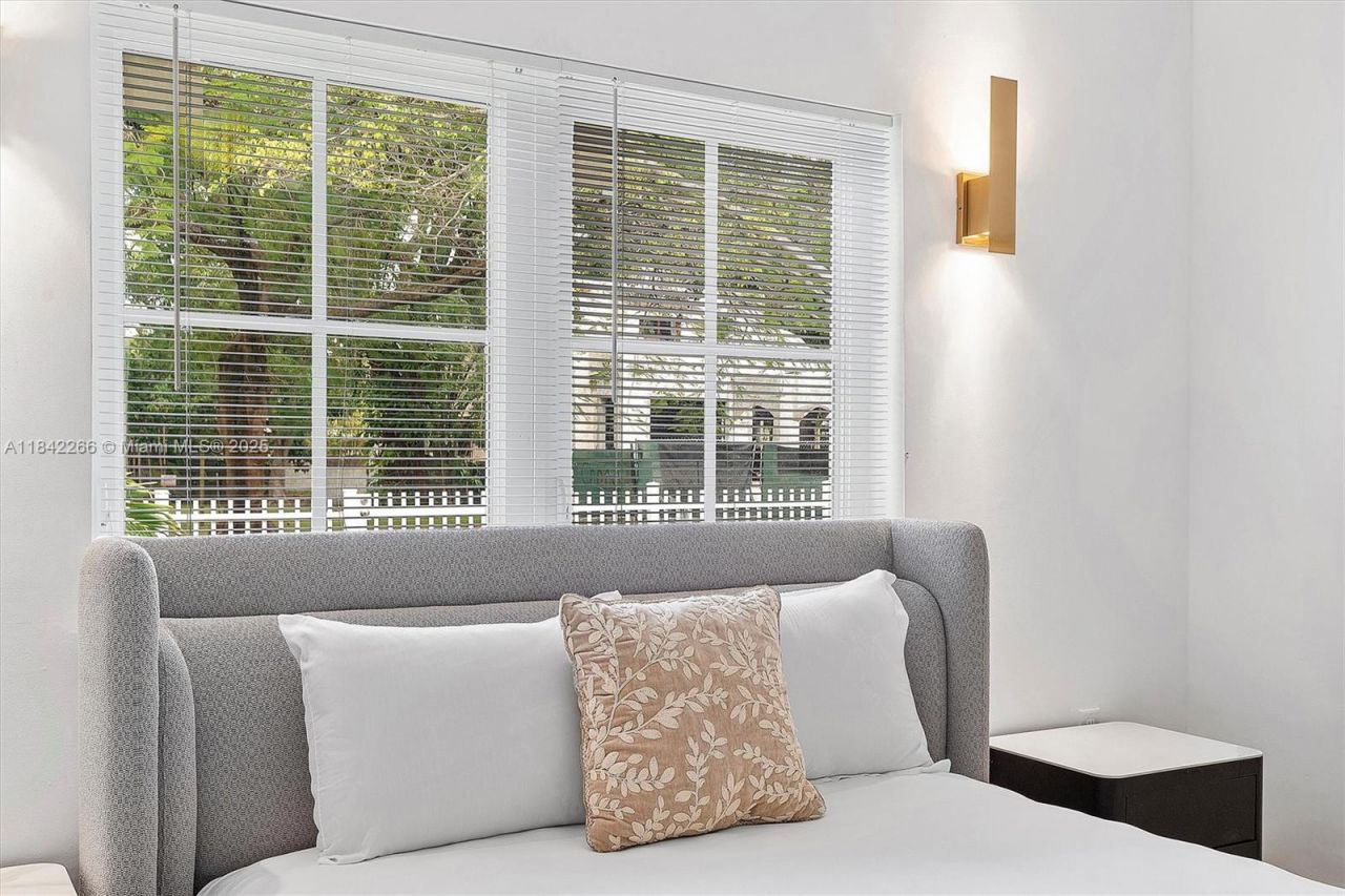 58 NE 45th St, Miami, FL 33137 Photo