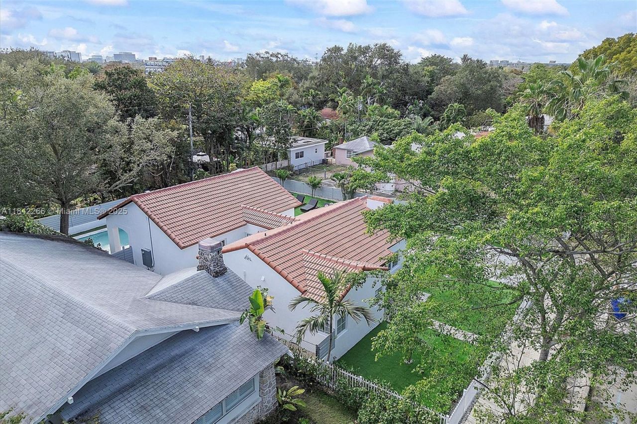 58 NE 45th St, Miami, FL 33137 Photo