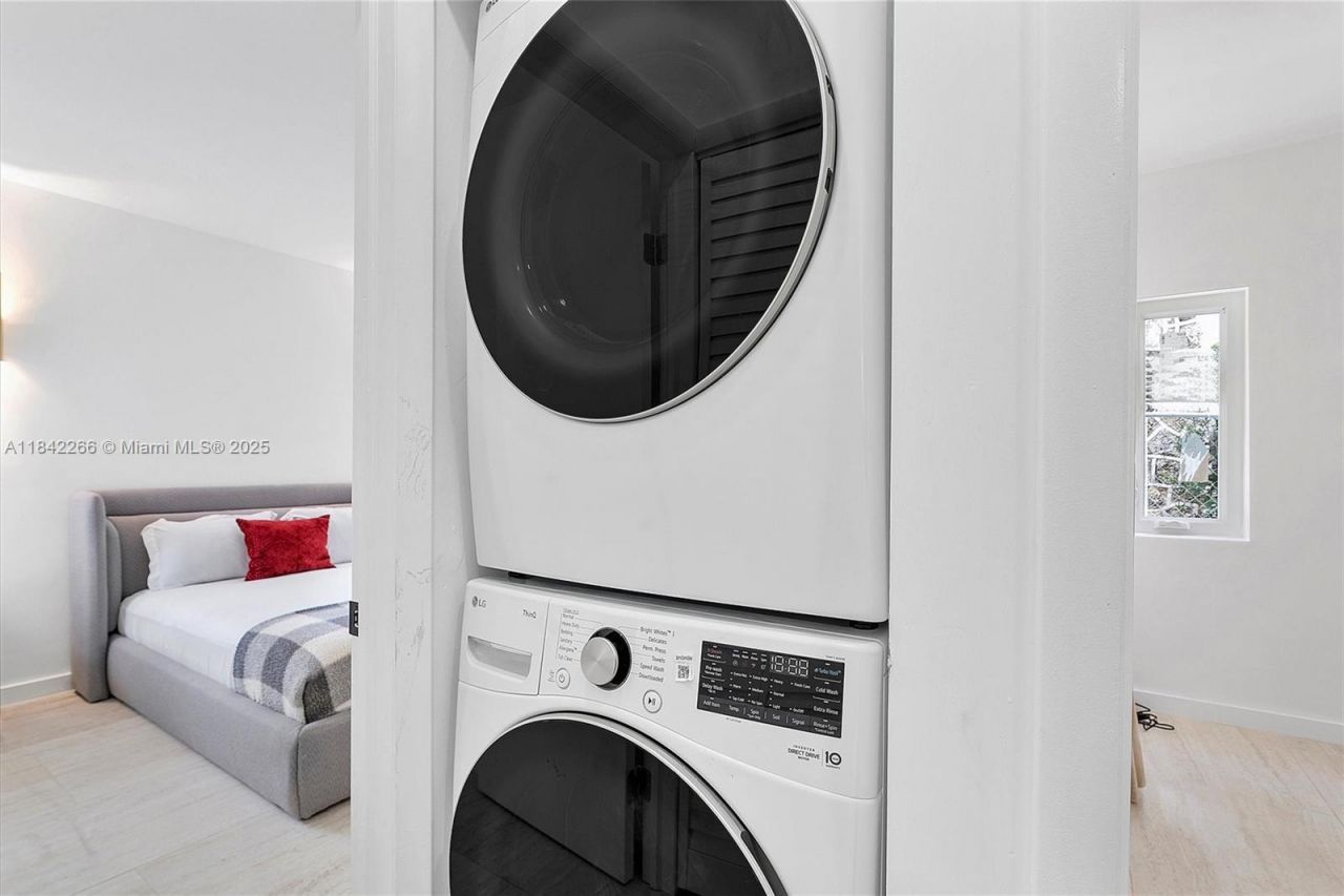 58 NE 45th St, Miami, FL 33137 Photo