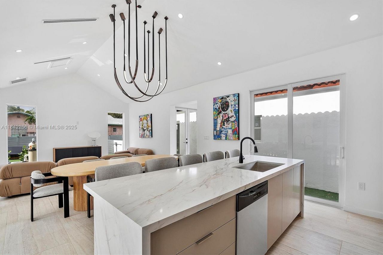 58 NE 45th St, Miami, FL 33137 Photo