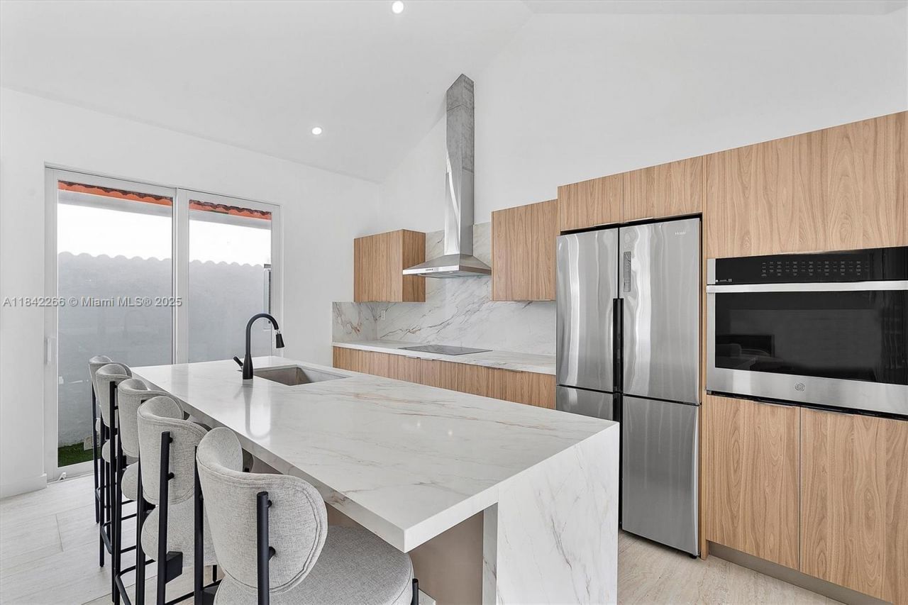 58 NE 45th St, Miami, FL 33137 Photo