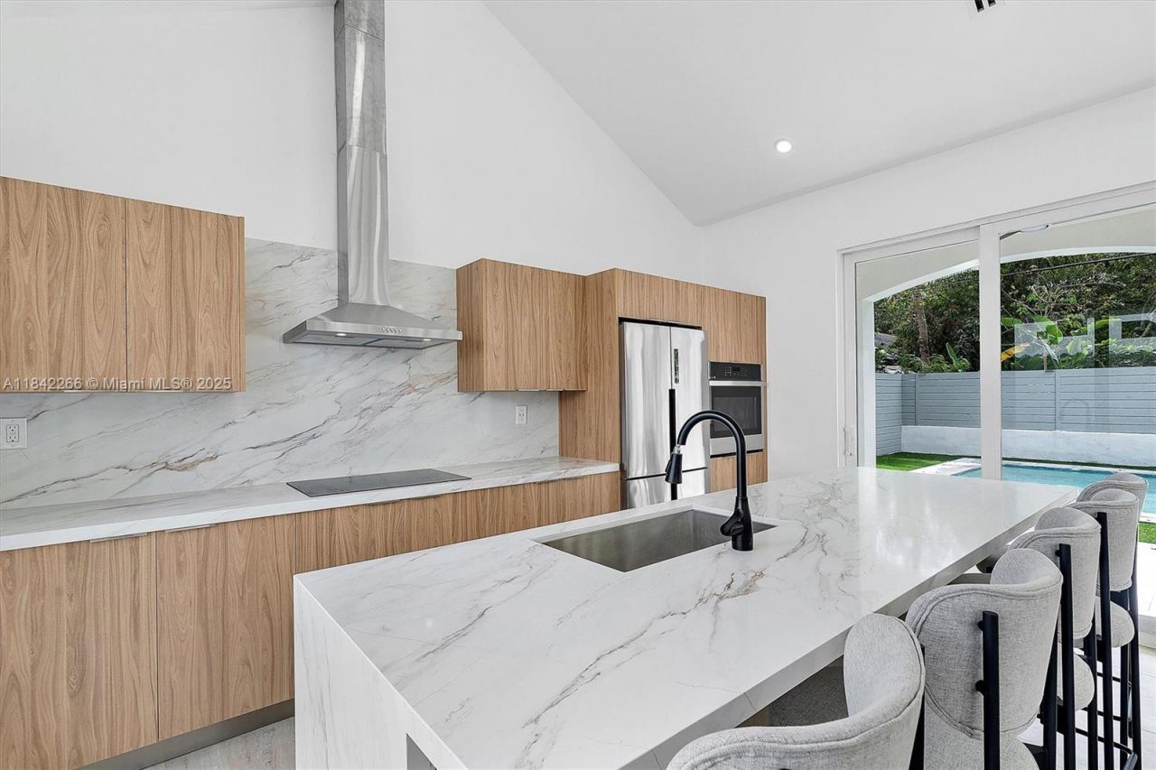 58 NE 45th St, Miami, FL 33137 Photo