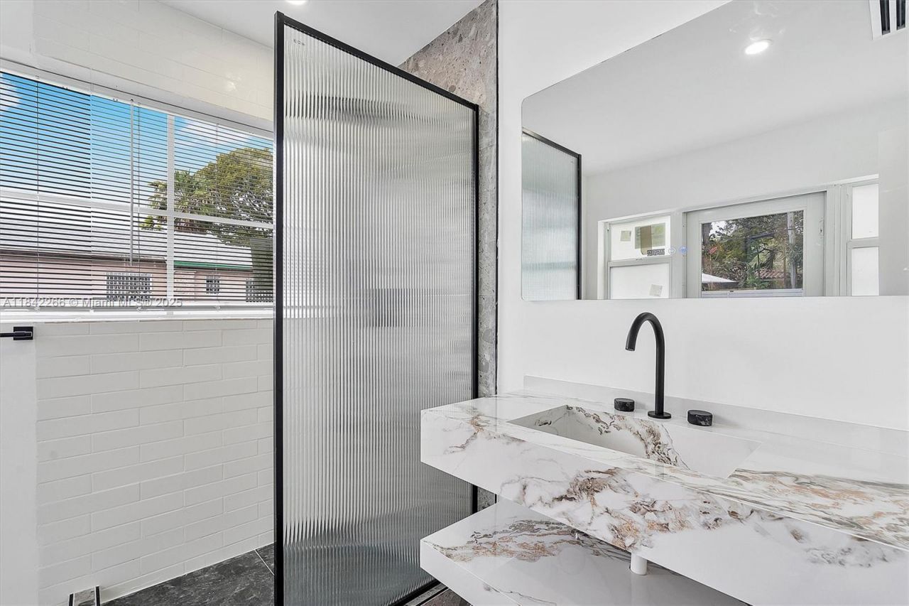 58 NE 45th St, Miami, FL 33137 Photo