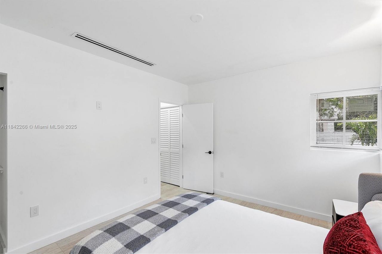 58 NE 45th St, Miami, FL 33137 Photo