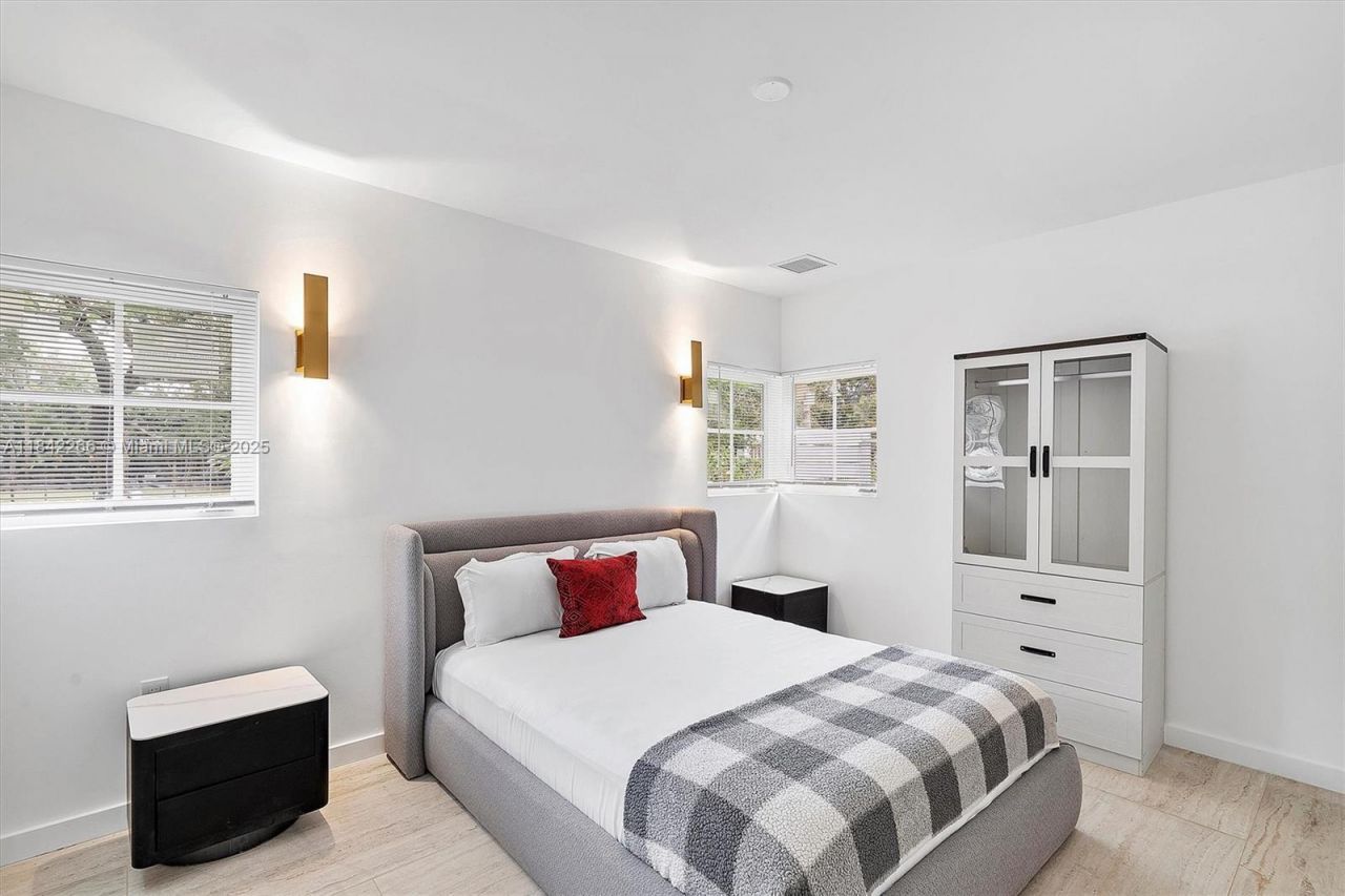 58 NE 45th St, Miami, FL 33137 Photo