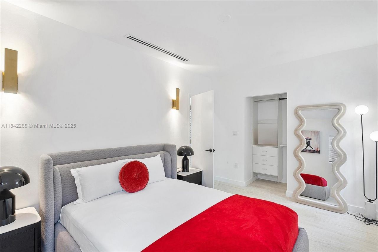 58 NE 45th St, Miami, FL 33137 Photo