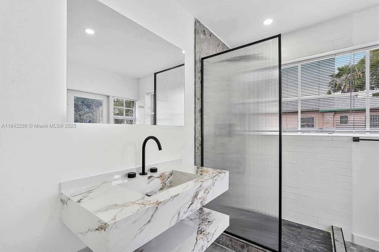 58 NE 45th St, Miami, FL 33137 Photo