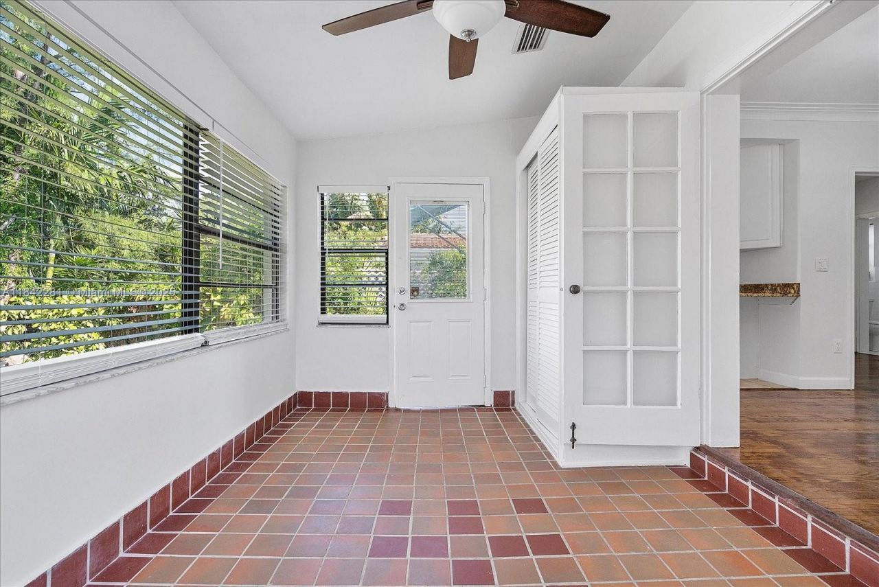 8826 Emerson Ave, Surfside, FL 33154 Photo