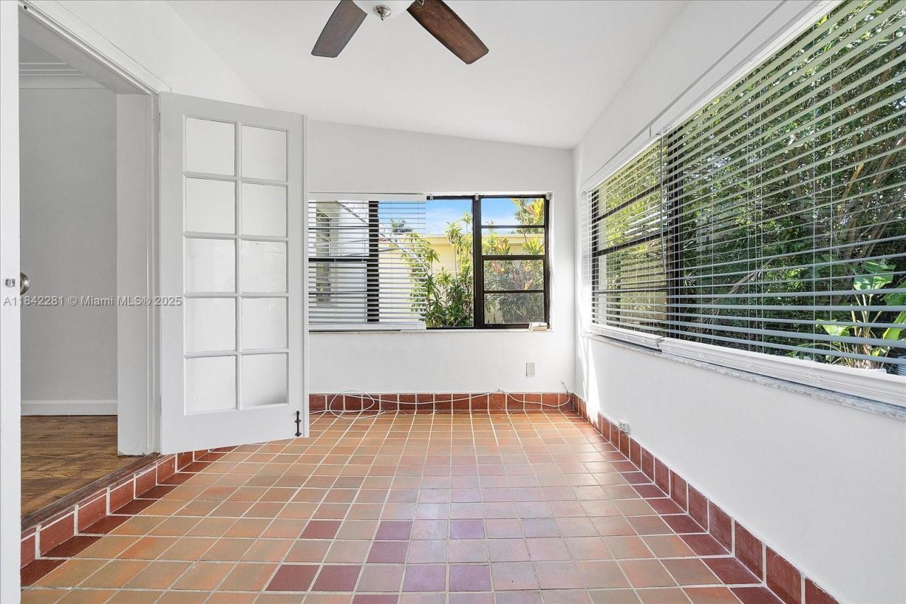 8826 Emerson Ave, Surfside, FL 33154 Photo