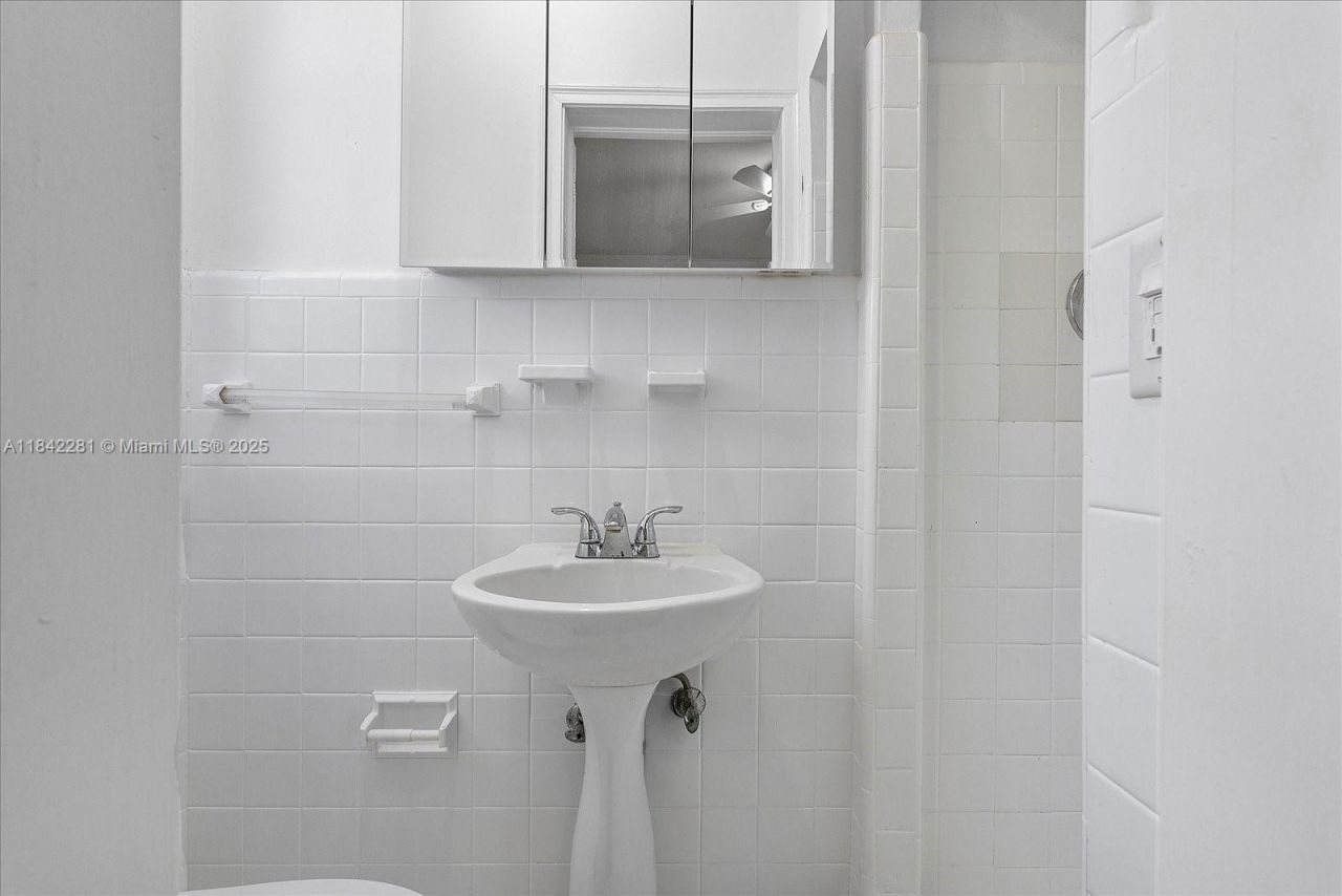 8826 Emerson Ave, Surfside, FL 33154 Photo