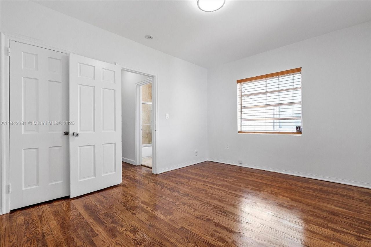 8826 Emerson Ave, Surfside, FL 33154 Photo