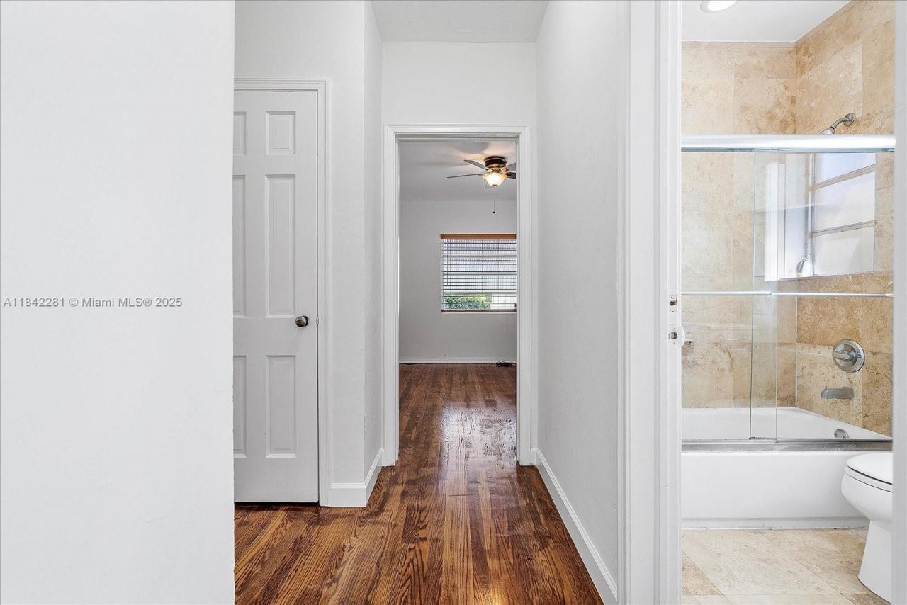 8826 Emerson Ave, Surfside, FL 33154 Photo