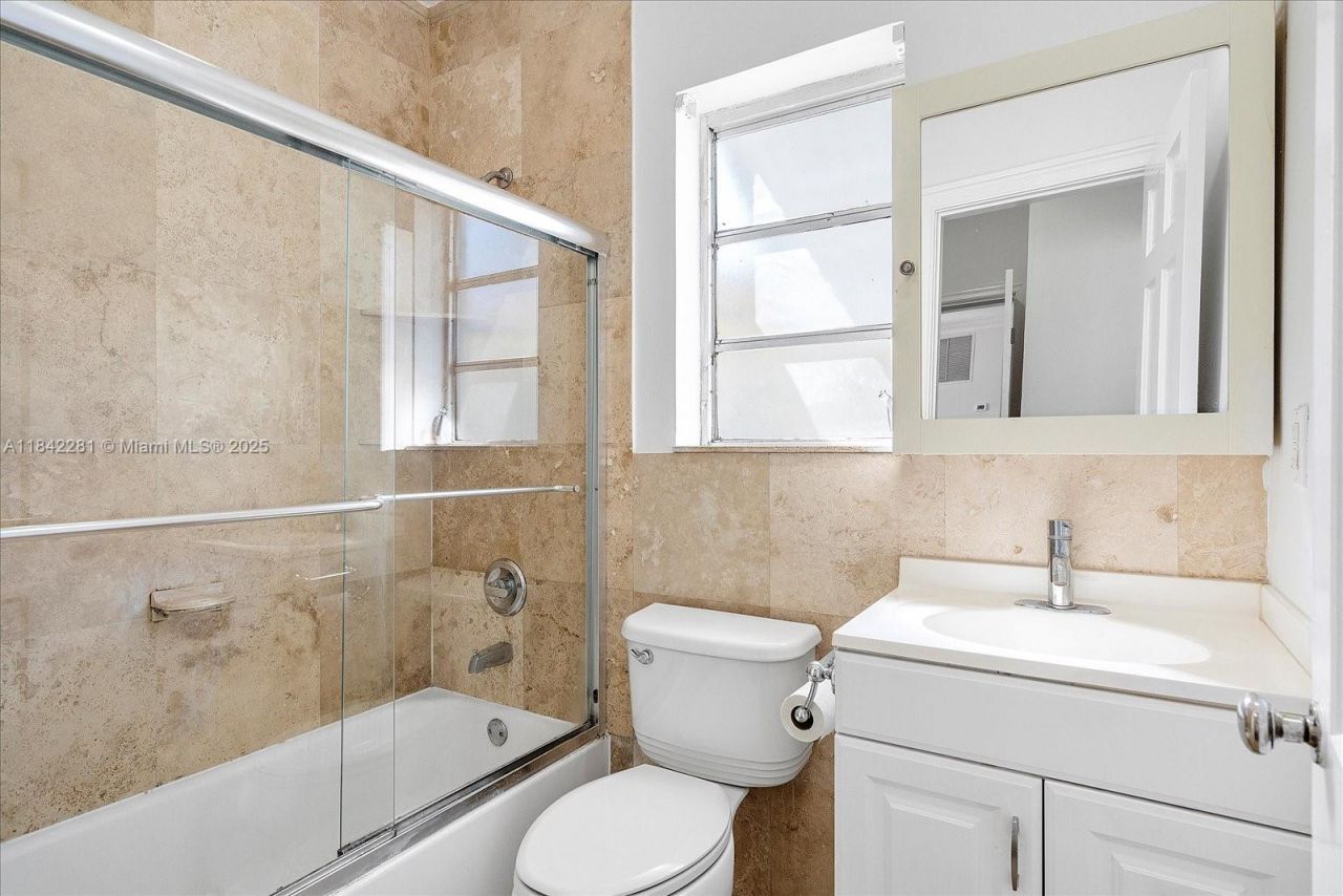 8826 Emerson Ave, Surfside, FL 33154 Photo