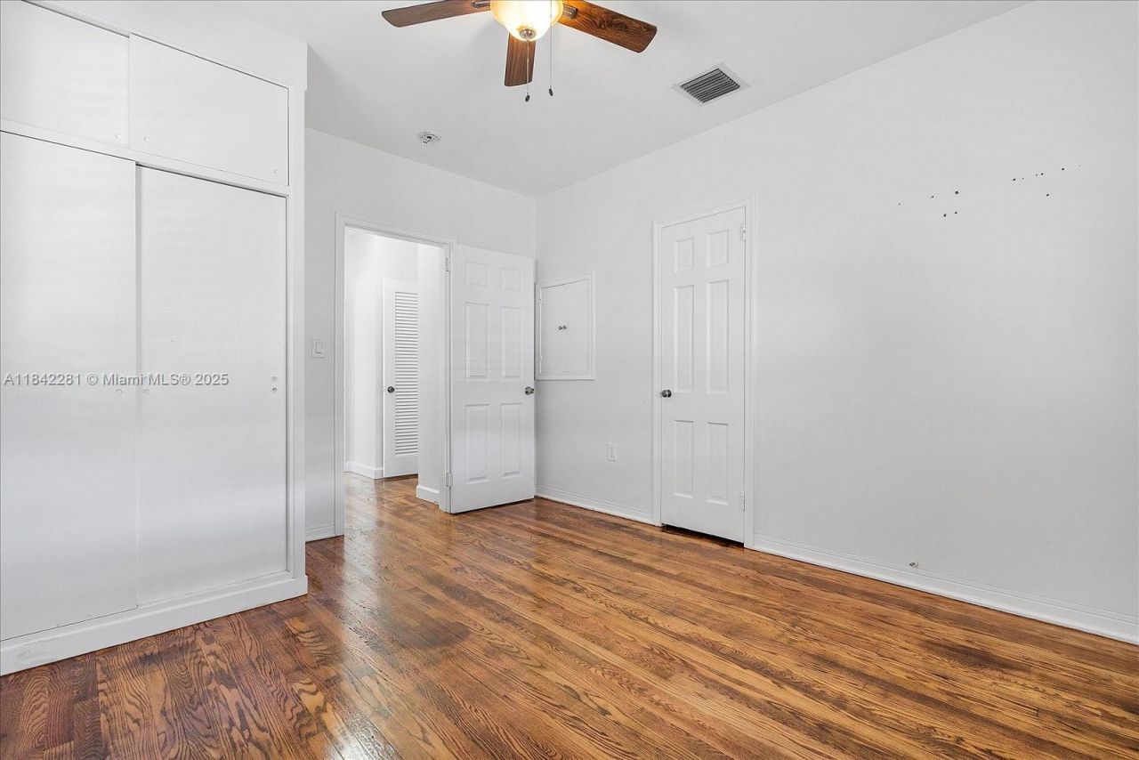 8826 Emerson Ave, Surfside, FL 33154 Photo