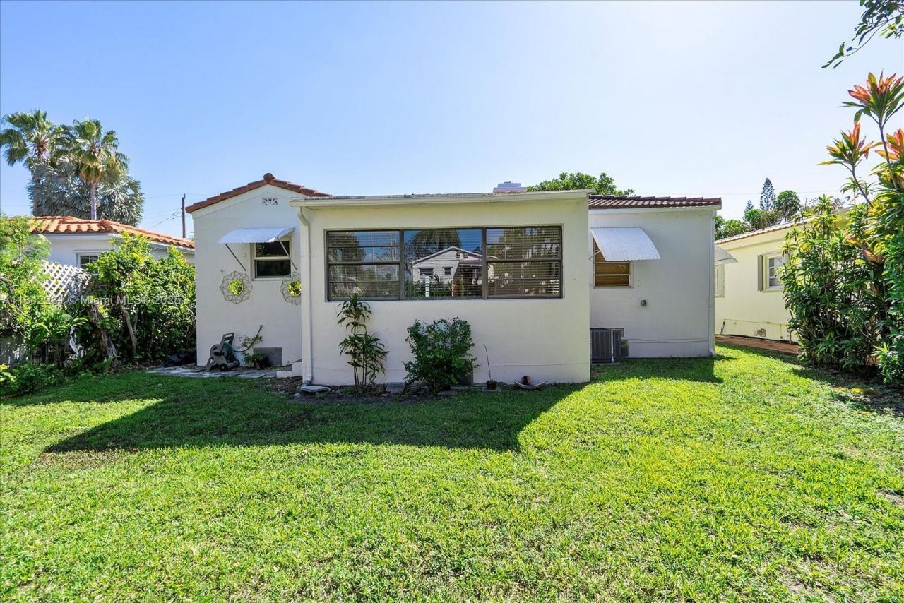 8826 Emerson Ave, Surfside, FL 33154 Photo