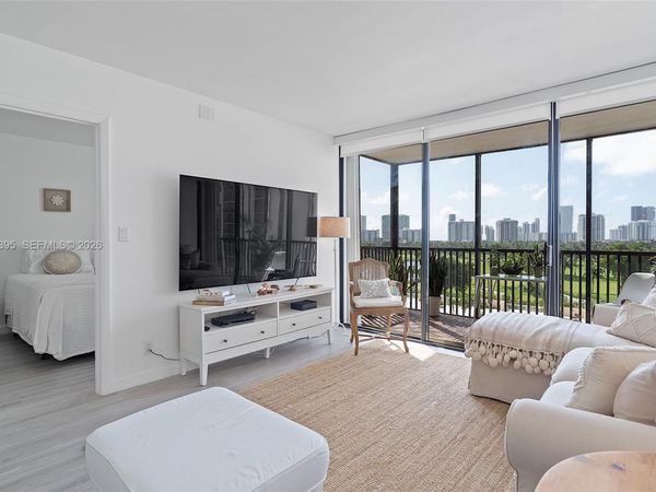 20301 W Country Club Dr, Unit 728, Aventura, FL 33180