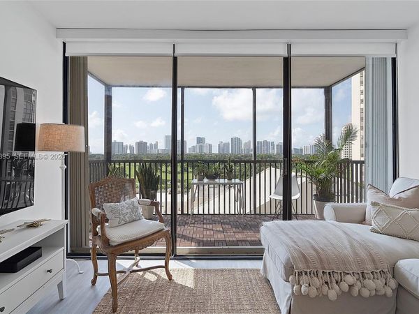 20301 W Country Club Dr, Unit 728, Aventura, FL 33180