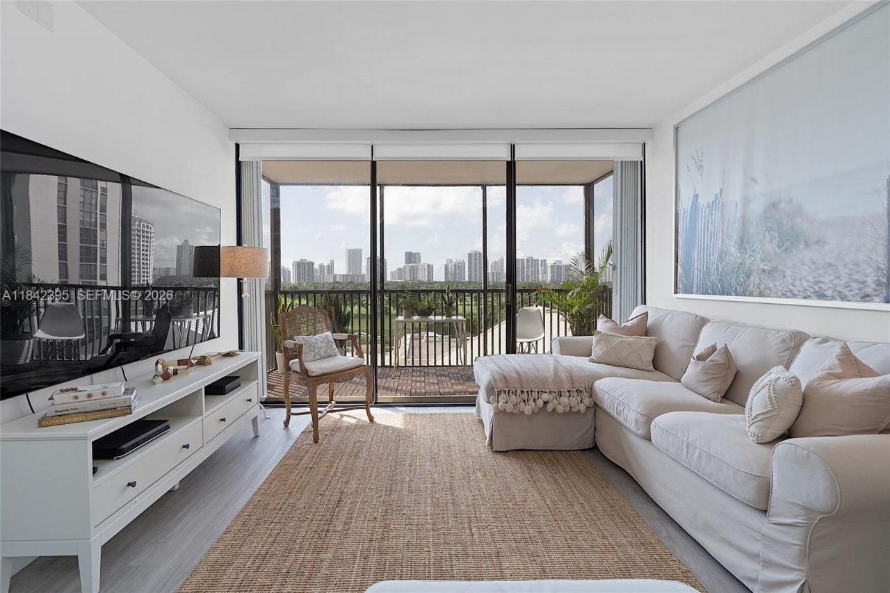 20301 W Country Club Dr, Unit 728, Aventura, FL 33180 Photo