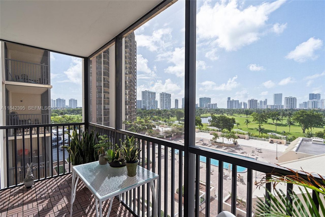 20301 W Country Club Dr, Unit 728, Aventura, FL 33180 Photo