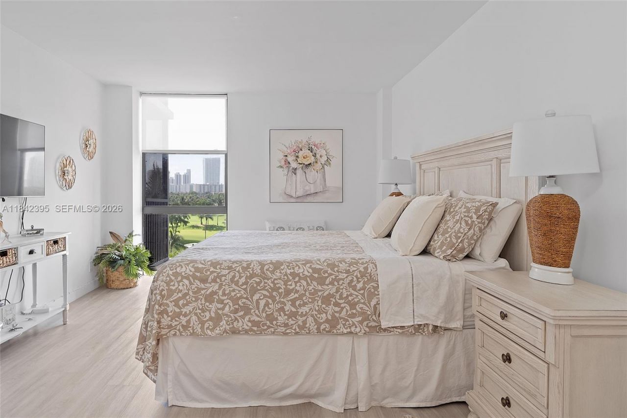 20301 W Country Club Dr, Unit 728, Aventura, FL 33180 Photo