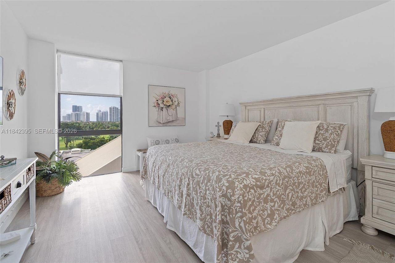 20301 W Country Club Dr, Unit 728, Aventura, FL 33180 Photo