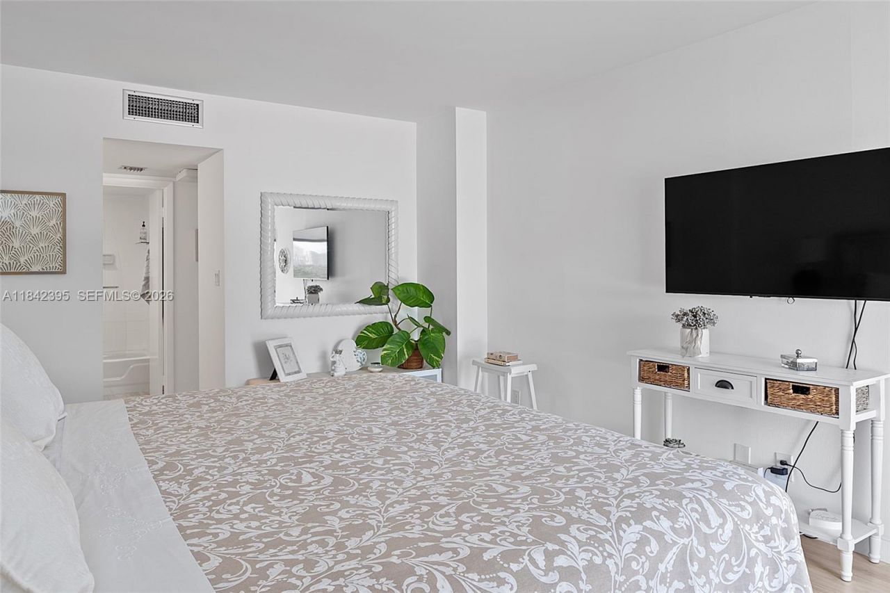 20301 W Country Club Dr, Unit 728, Aventura, FL 33180 Photo