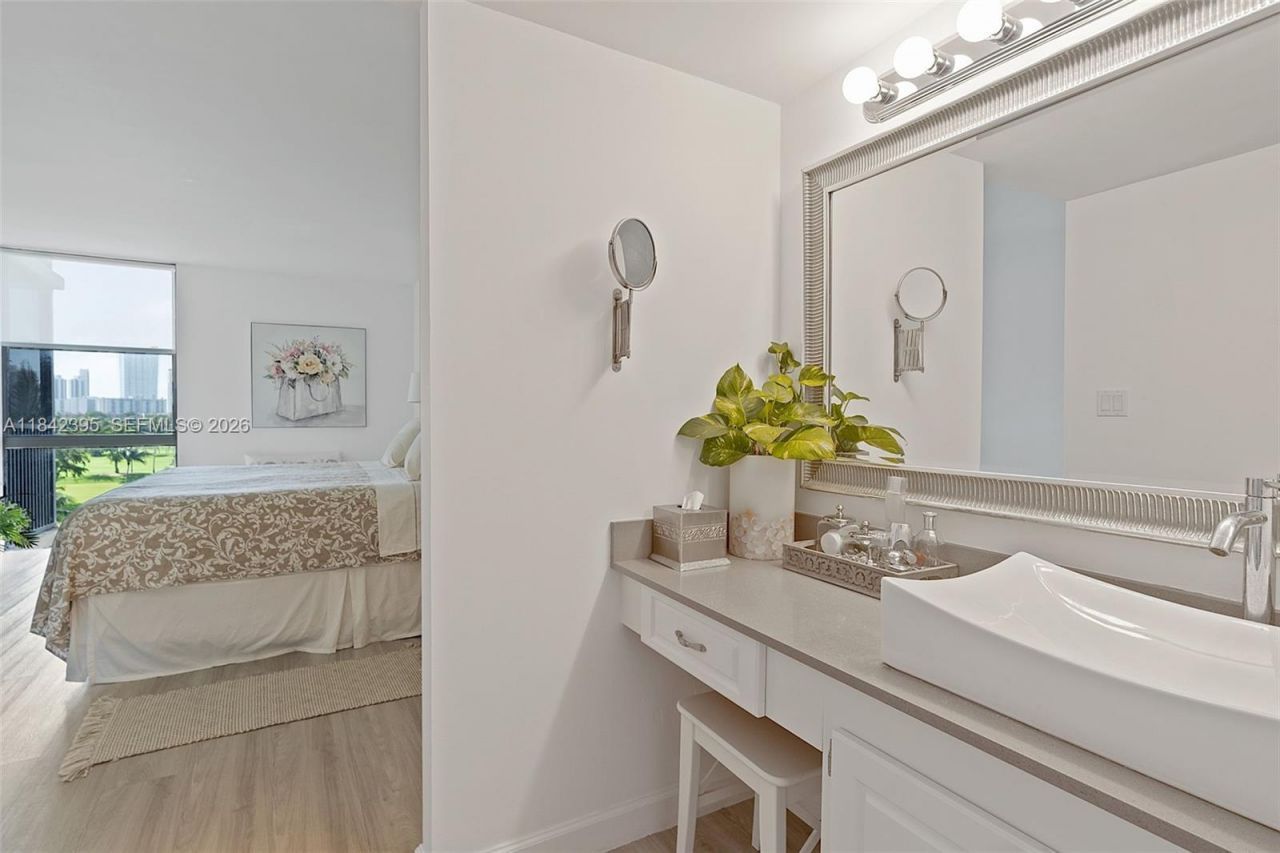 20301 W Country Club Dr, Unit 728, Aventura, FL 33180 Photo