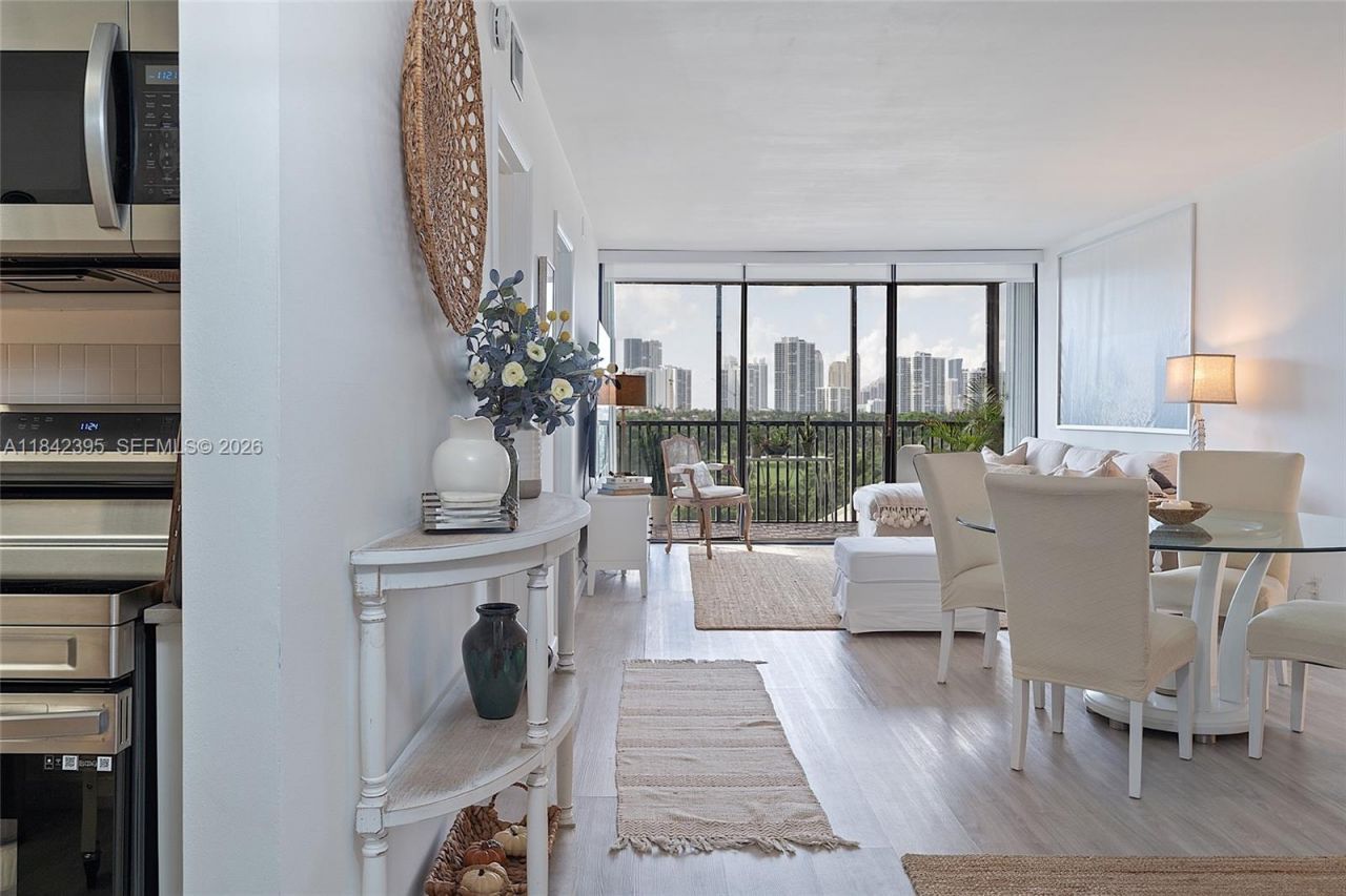 20301 W Country Club Dr, Unit 728, Aventura, FL 33180 Photo