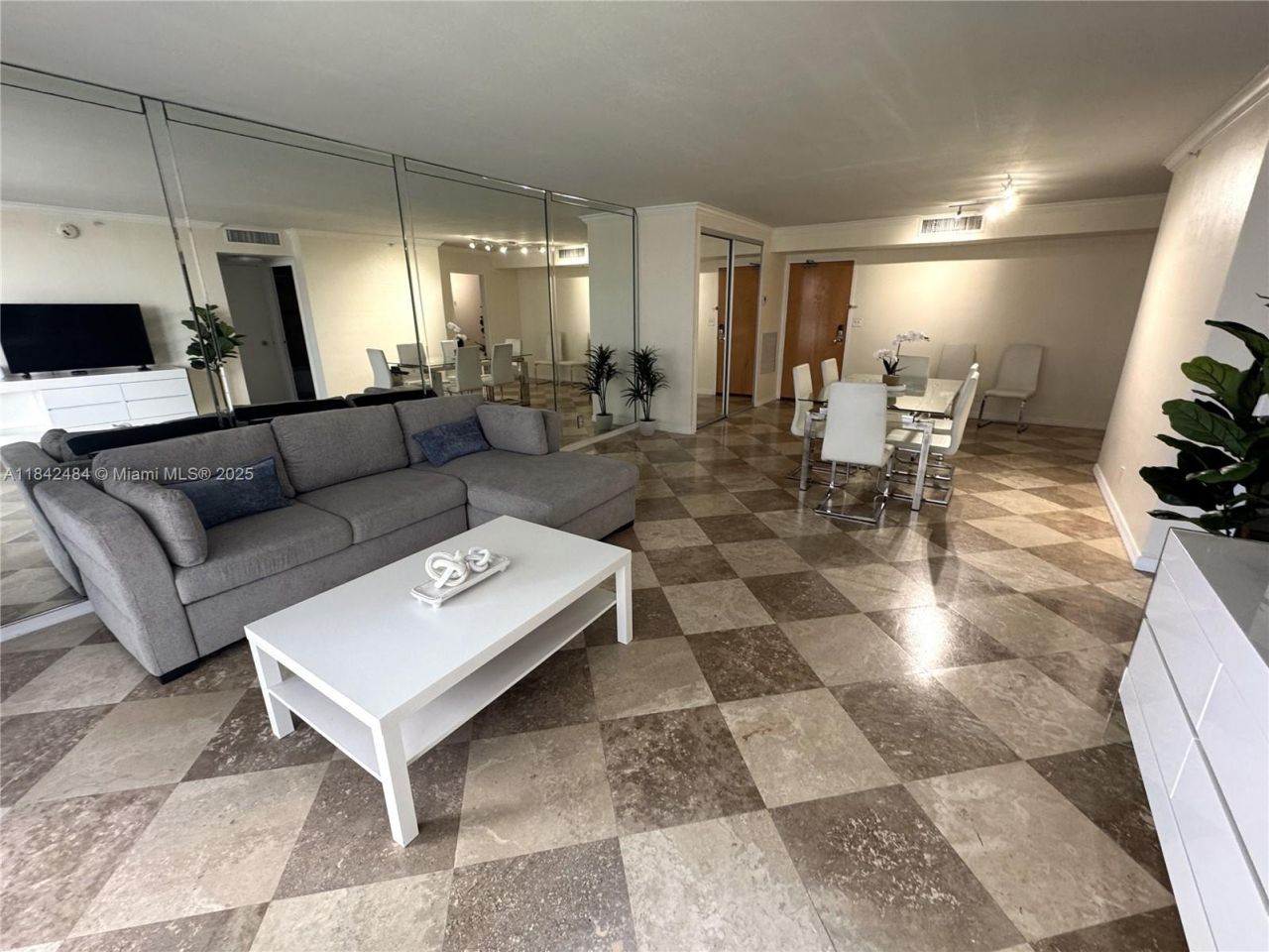 9195 Collins Ave, Unit 912, Surfside, FL 33154 Photo