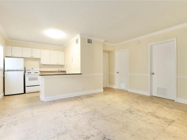 1429 SW 9th St, Unit 5, Fort Lauderdale, FL 33312