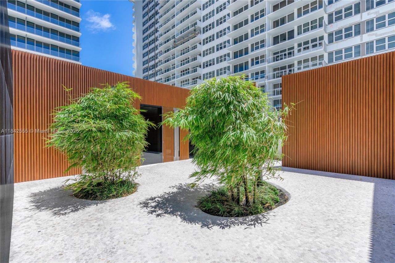 2000 S Ocean Drive, Unit 32A, Hallandale Beach, FL 33009 Photo