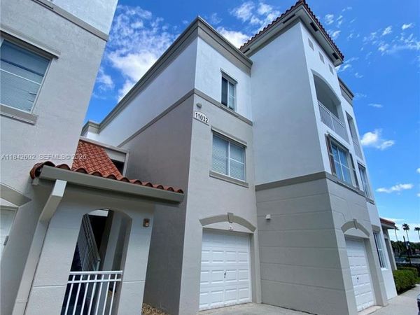 11032 Legacy Dr, Unit 305, Palm Beach Gardens, FL 33410