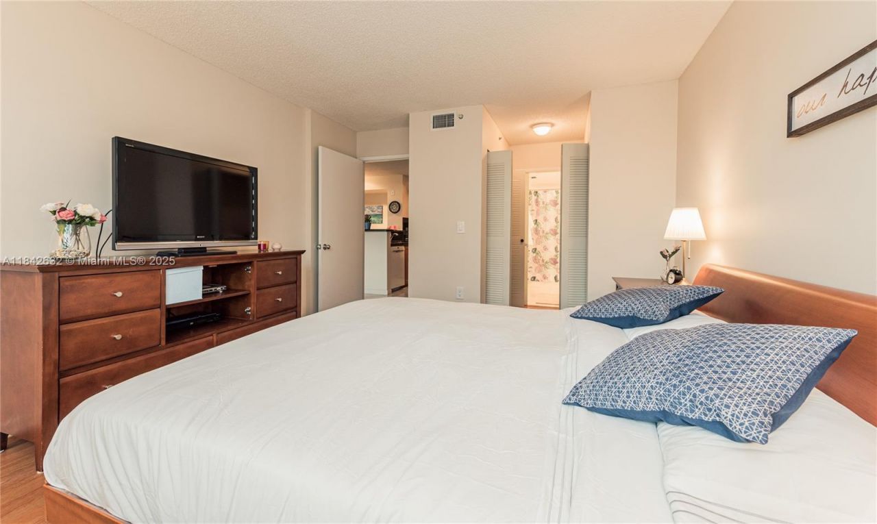 19801 E Country Club Dr, Unit 4303, Aventura, FL 33180 Photo