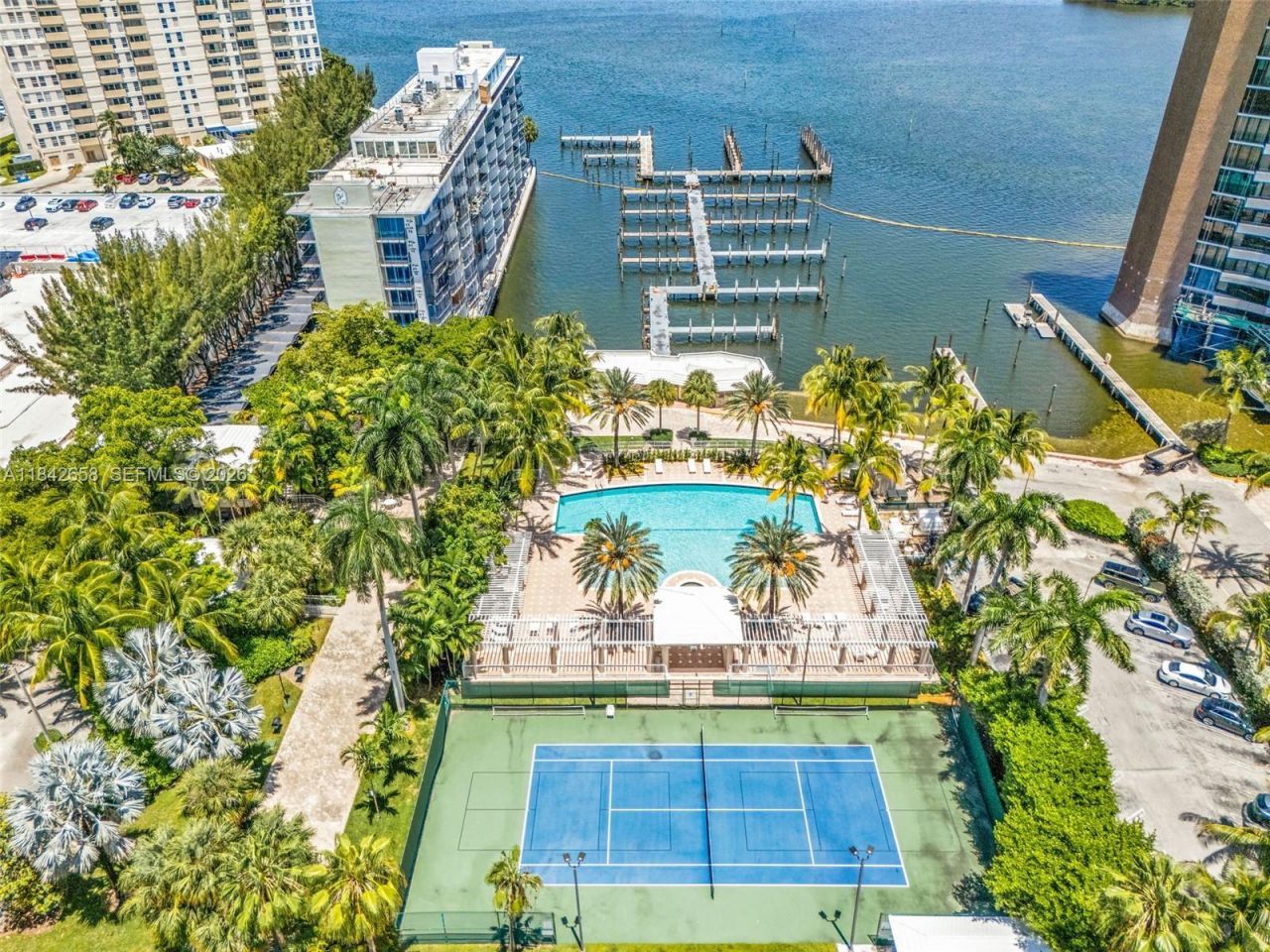770 NE 69th St, Unit 4H, Miami, FL 33138 Photo