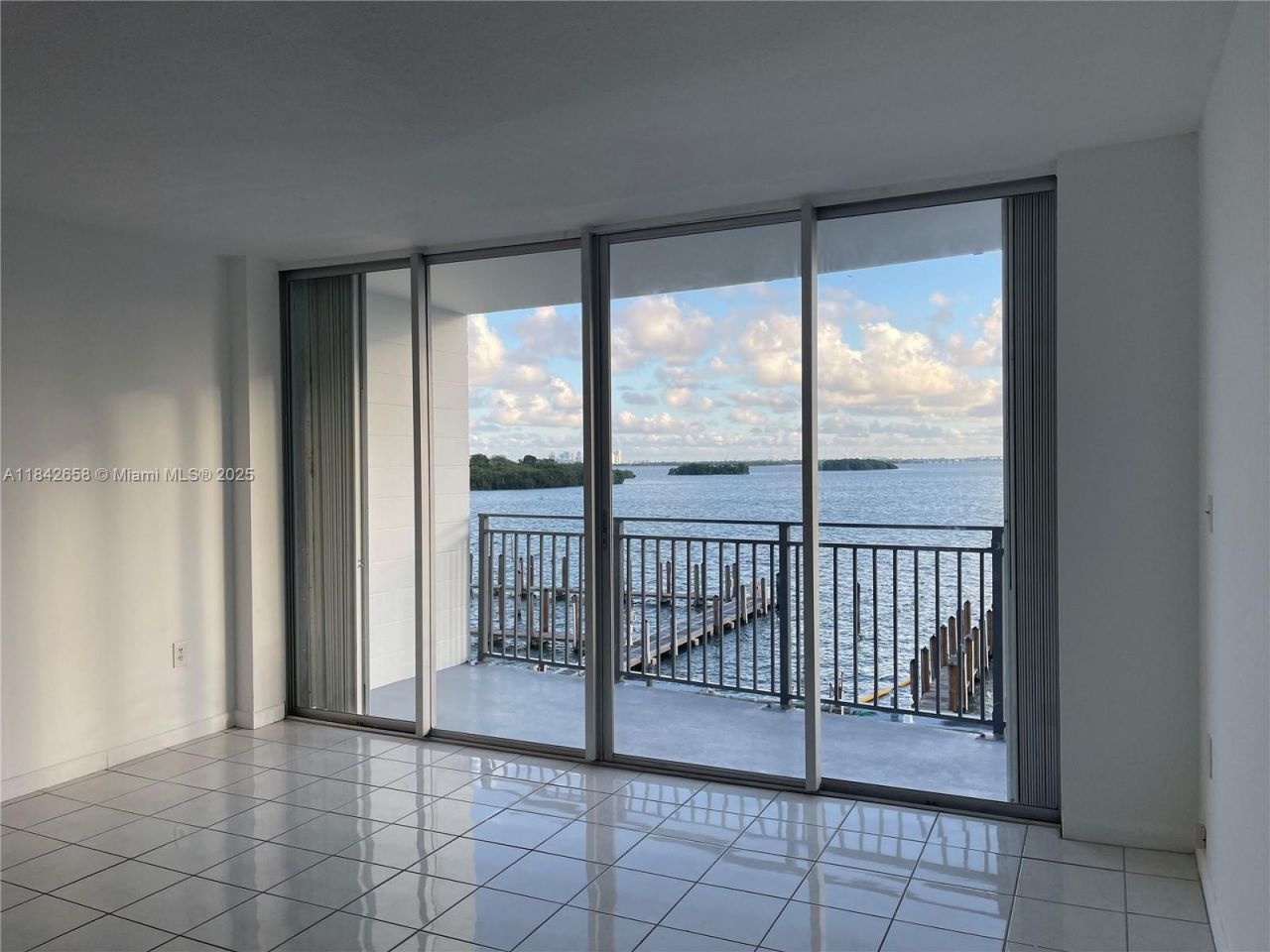 770 NE 69th St, Unit 4H, Miami, FL 33138 Photo