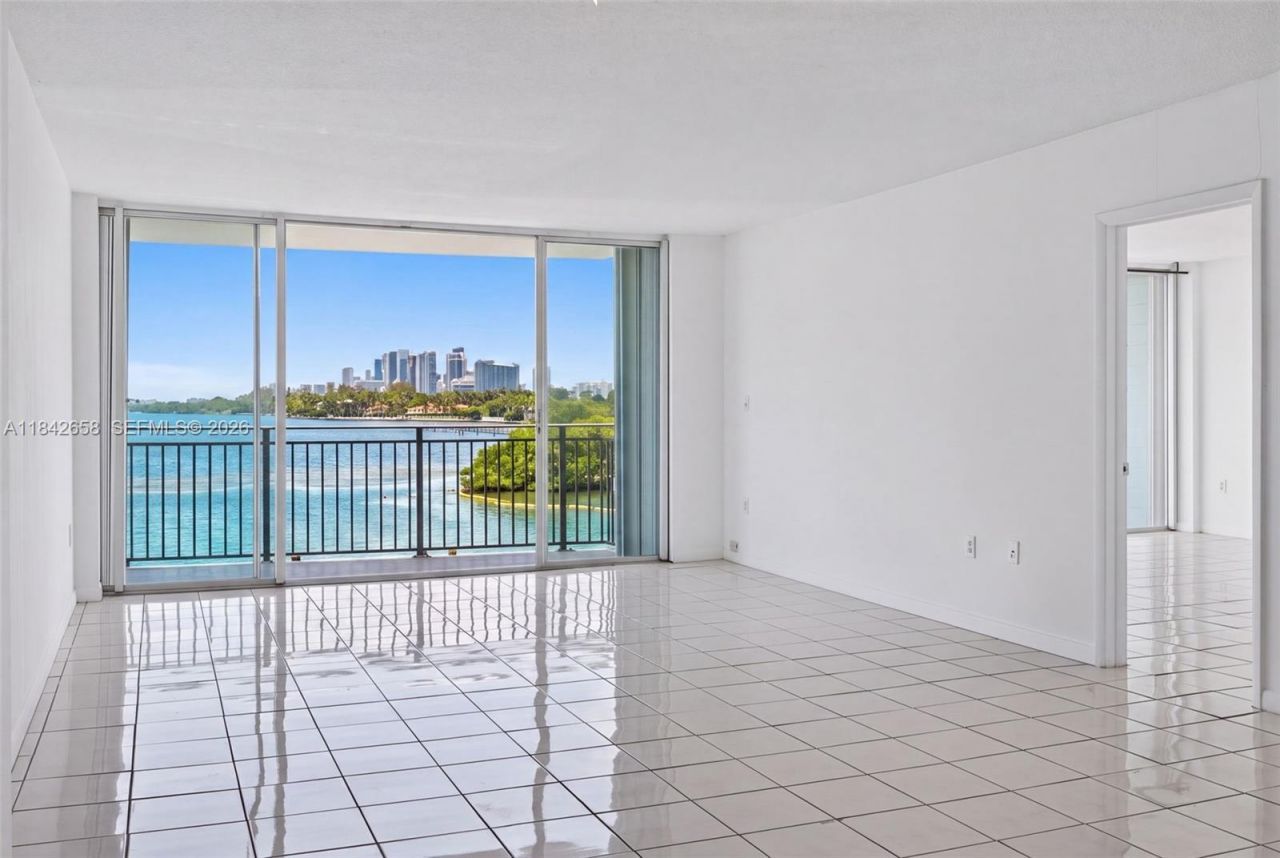 770 NE 69th St, Unit 4H, Miami, FL 33138 Photo