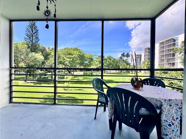 20500 W Country Club Dr, Unit 210, Aventura, FL 33180