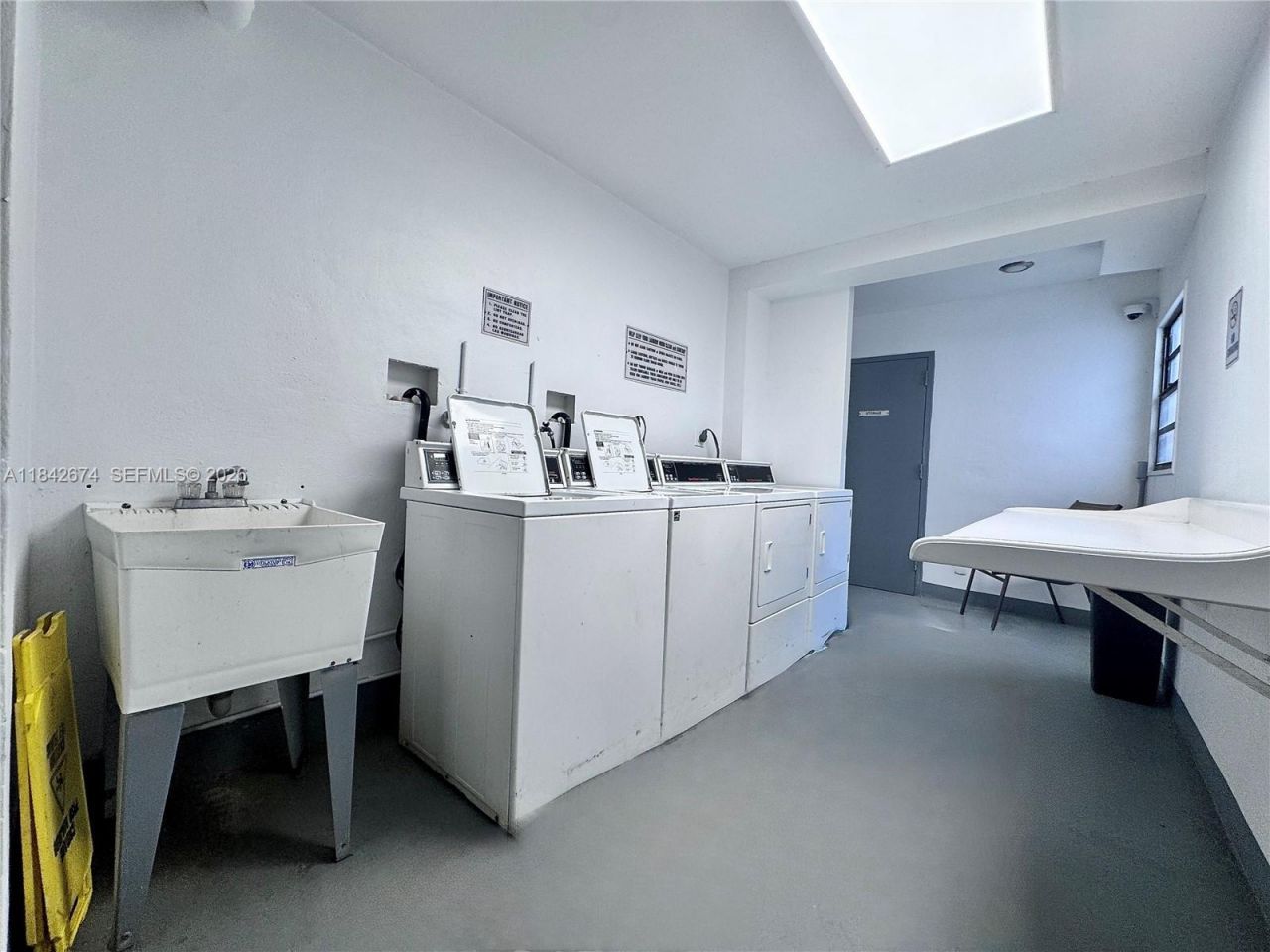 20500 W Country Club Dr, Unit 210, Aventura, FL 33180 Photo