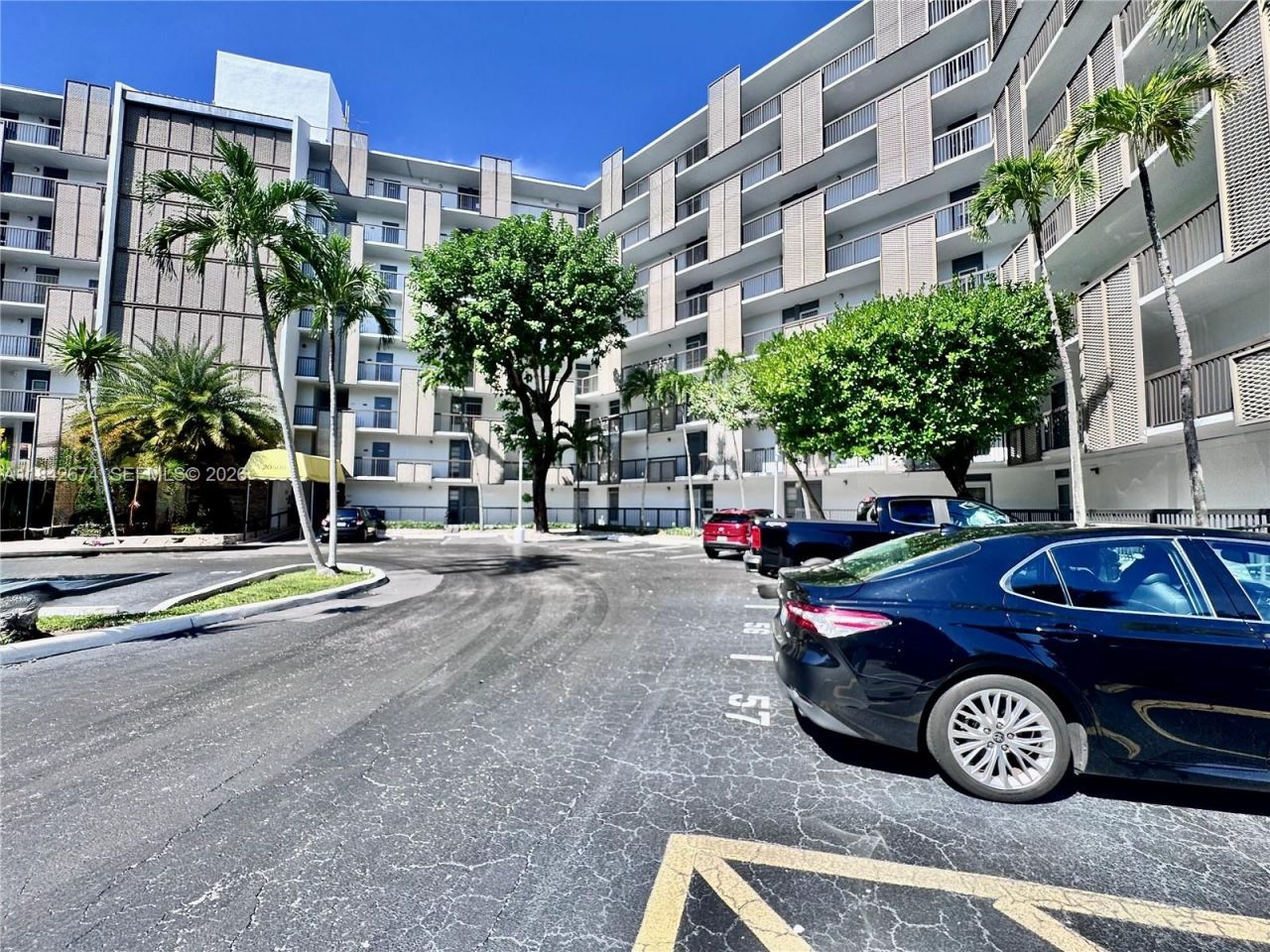 20500 W Country Club Dr, Unit 210, Aventura, FL 33180 Photo