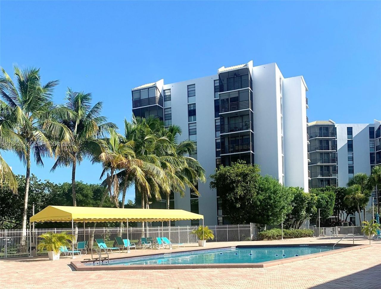 20500 W Country Club Dr, Unit 210, Aventura, FL 33180 Photo