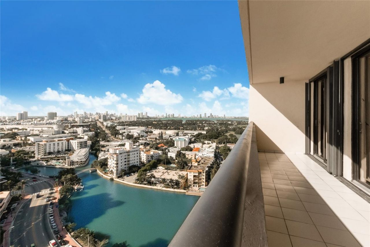 2555 Collins Ave, Unit PH214, Miami Beach, FL 33140 Photo