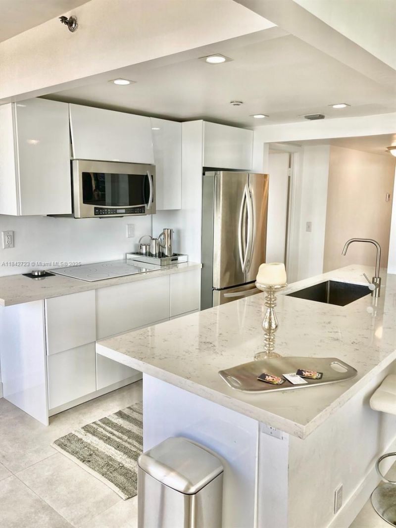 2555 Collins Ave, Unit PH214, Miami Beach, FL 33140 Photo